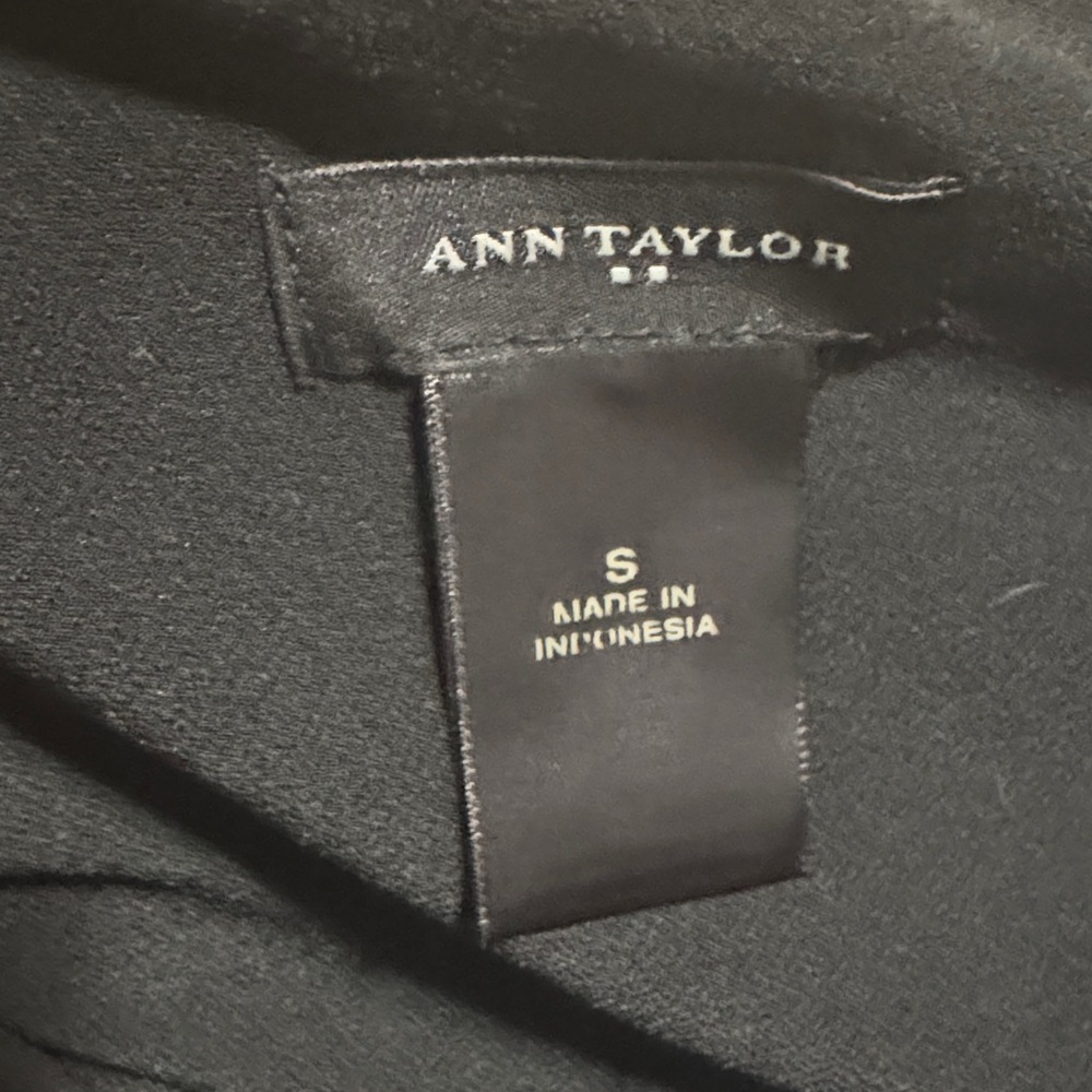 Ann Taylor Elegant Black Women's Top Size Small - Picture 8 of 10